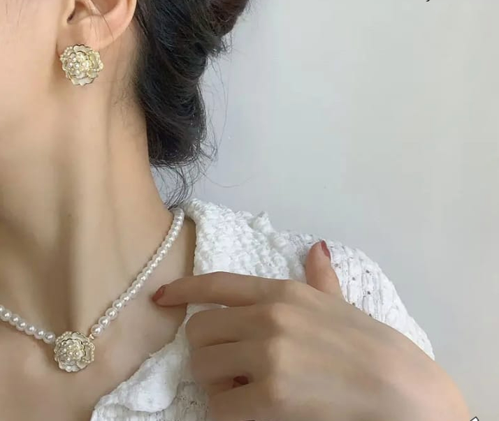 Rosette Pearl Charm Set – Elegant Pearl & Gold Floral Jewelry Trio