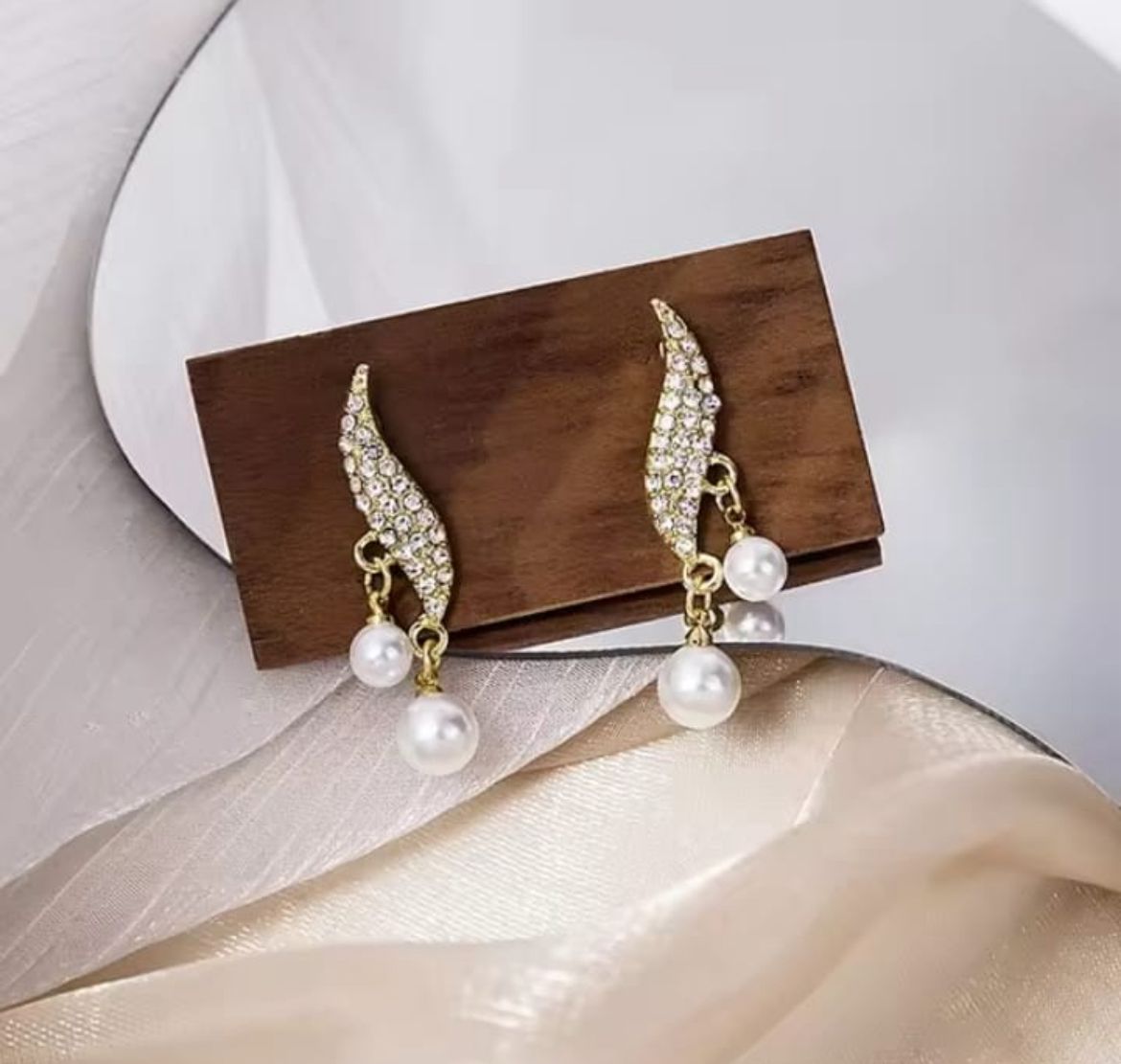 "Glamour Essentials Set: Crystal Leaf Earrings + Canvas Handbag + Jewelry Organizer"