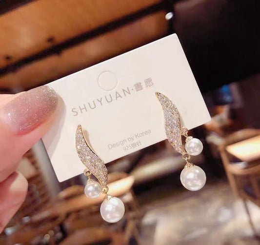 "Glamour Essentials Set: Crystal Leaf Earrings + Canvas Handbag + Jewelry Organizer"